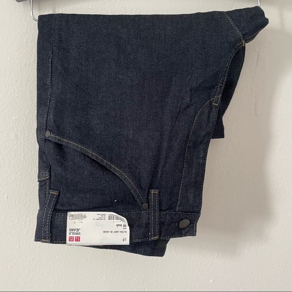NWT Mens Uniqlo Dark wash jeans, straight fit size 30”